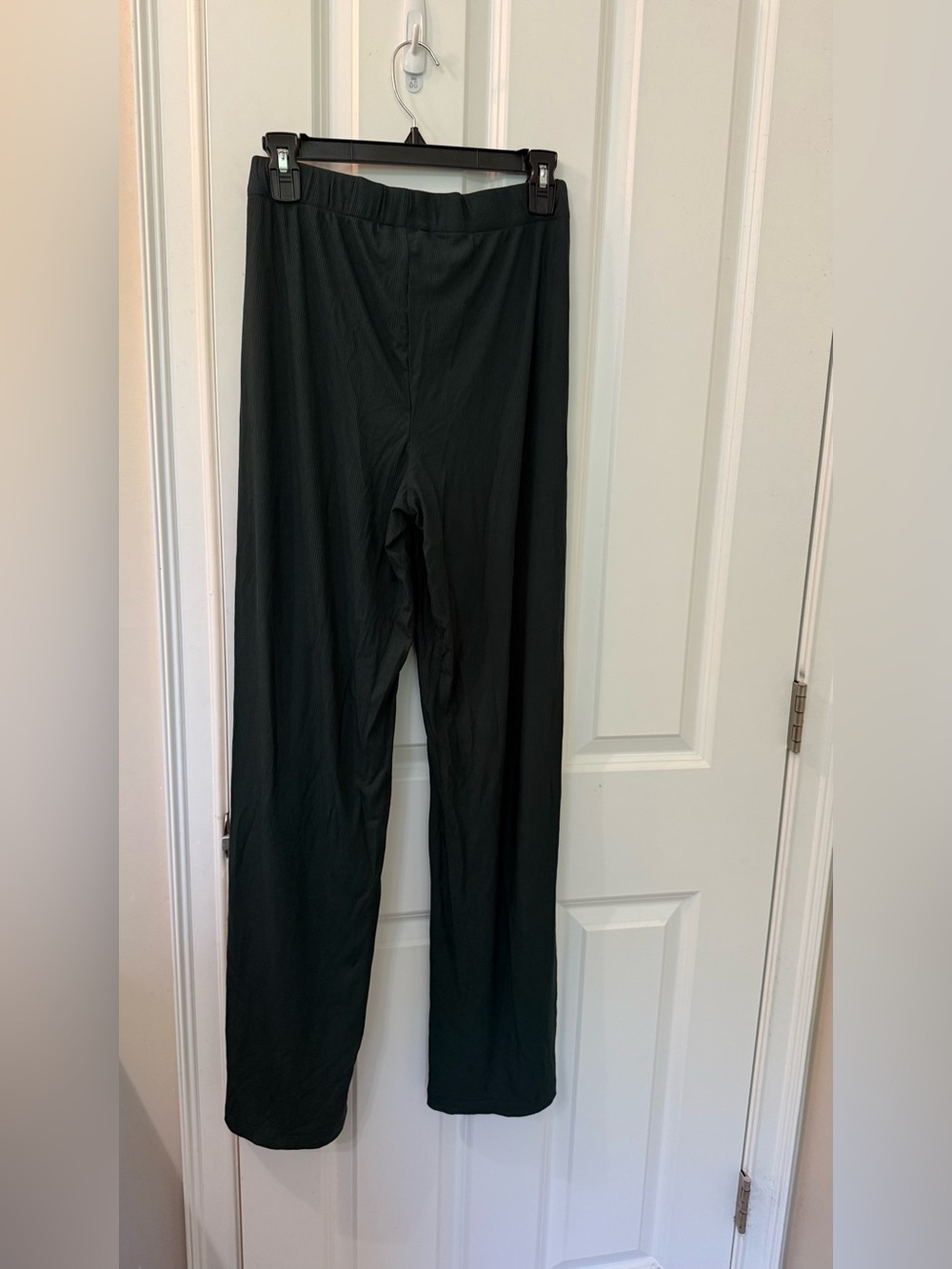 NWT SKIMS Soft Lounge Sleep Pant in size Small in cypress - Picture 4 of 4